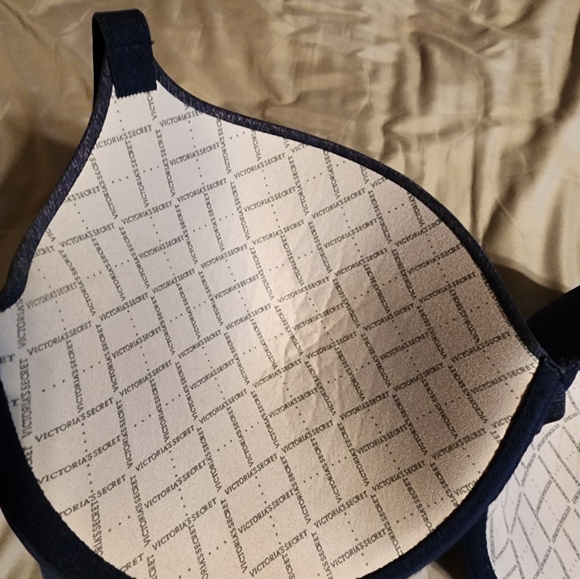 Victoria Secrets Bra - Picture 3 of 4